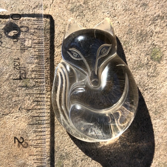 SOLD - Artfully carved genuine quartz crystal fox - Picture 1 of 3